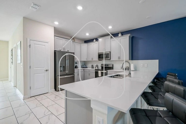 Luxury 9BR Villa w/ Private Pool & Themes