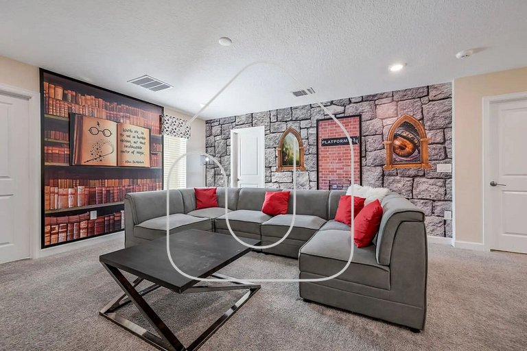 Luxury 9BR Villa w/ Private Pool & Themes