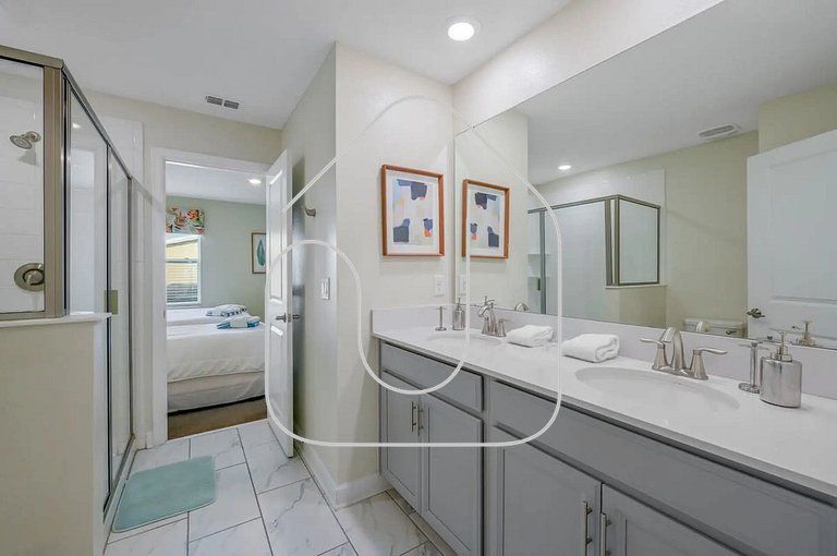 Luxury 9BR Villa w/ Private Pool & Themes