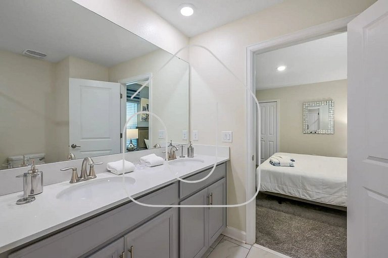 Luxury 9BR Villa w/ Private Pool & Themes