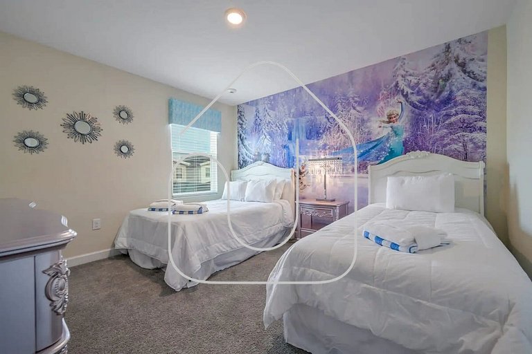 Luxury 9BR Villa w/ Private Pool & Themes