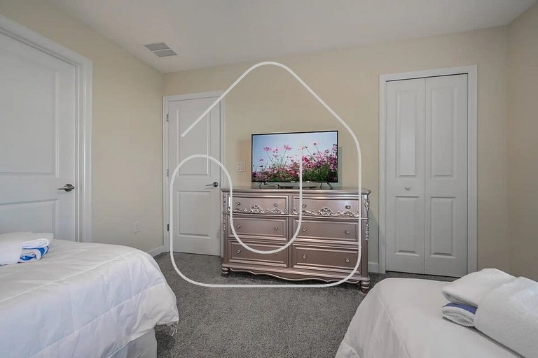 Luxury 9BR Villa w/ Private Pool & Themes