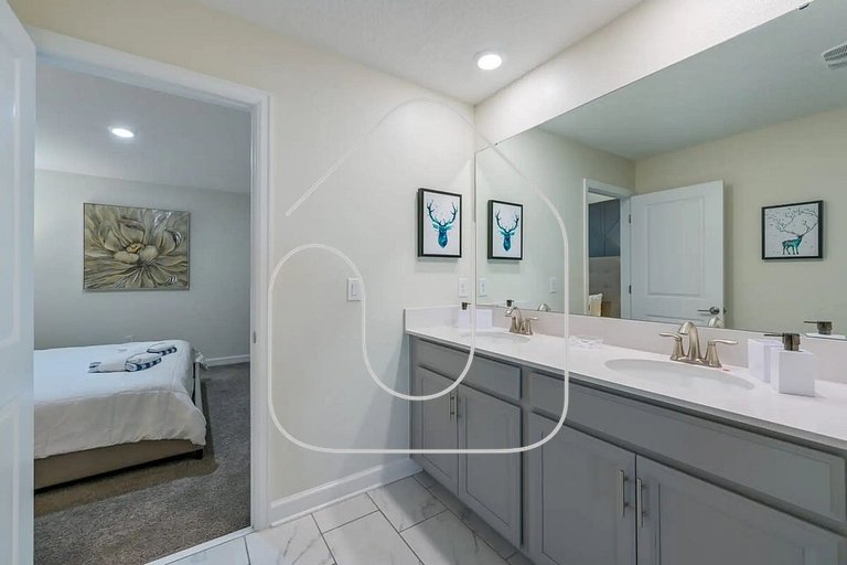 Luxury 9BR Villa w/ Private Pool & Themes