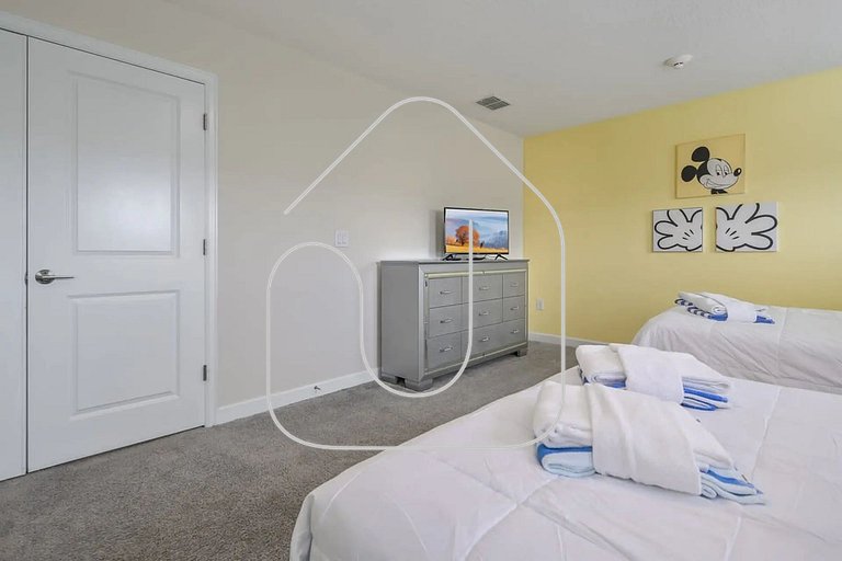 Luxury 9BR Villa w/ Private Pool & Themes