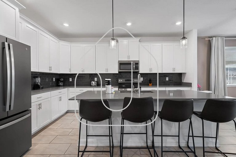 Luxury & Fun: 6-Bedroom Home in Champions Gate