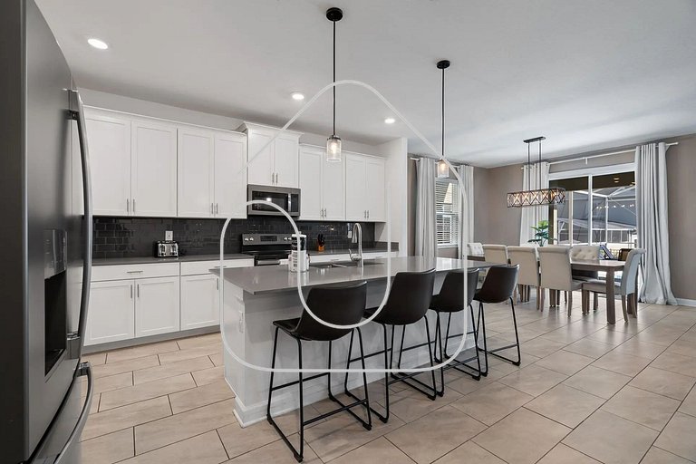 Luxury & Fun: 6-Bedroom Home in Champions Gate