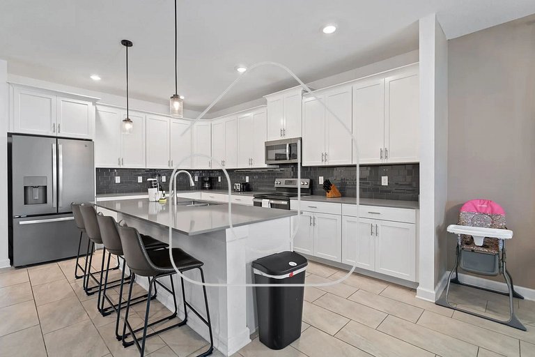 Luxury & Fun: 6-Bedroom Home in Champions Gate