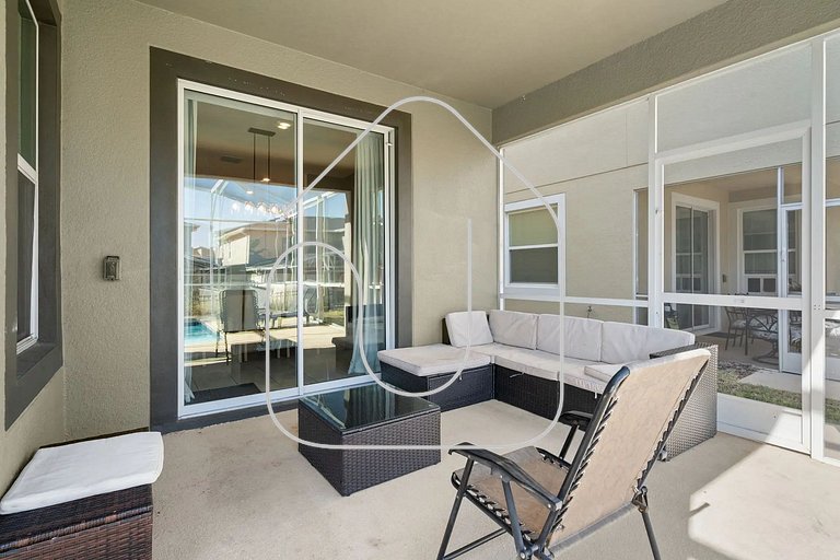 Luxury & Fun: 6-Bedroom Home in Champions Gate