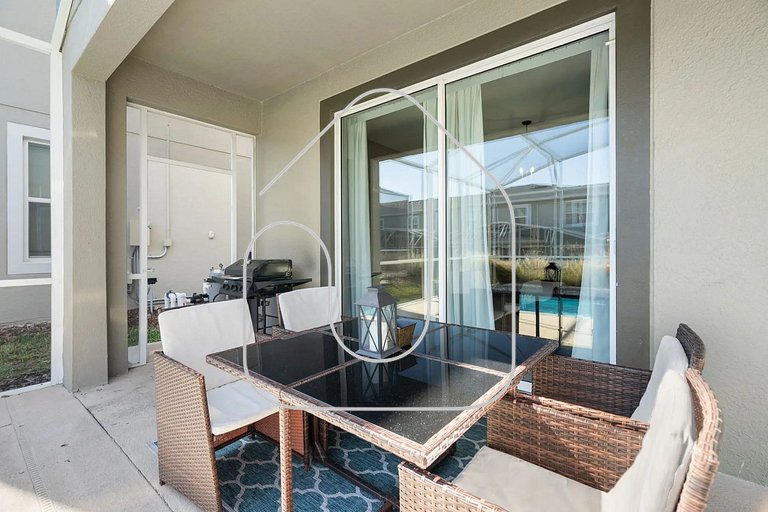 Luxury & Fun: 6-Bedroom Home in Champions Gate