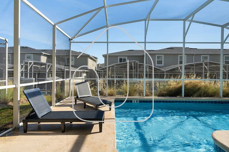 Luxury & Fun: 6-Bedroom Home in Champions Gate