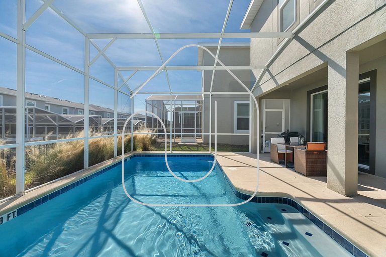 Luxury & Fun: 6-Bedroom Home in Champions Gate