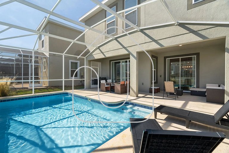 Luxury & Fun: 6-Bedroom Home in Champions Gate