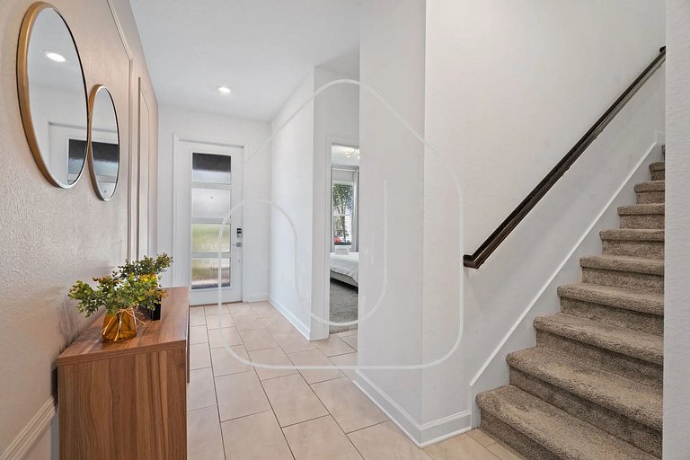 Luxury & Fun: 6-Bedroom Home in Champions Gate