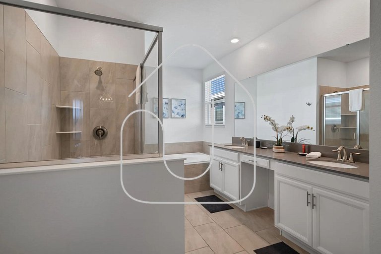 Luxury & Fun: 6-Bedroom Home in Champions Gate