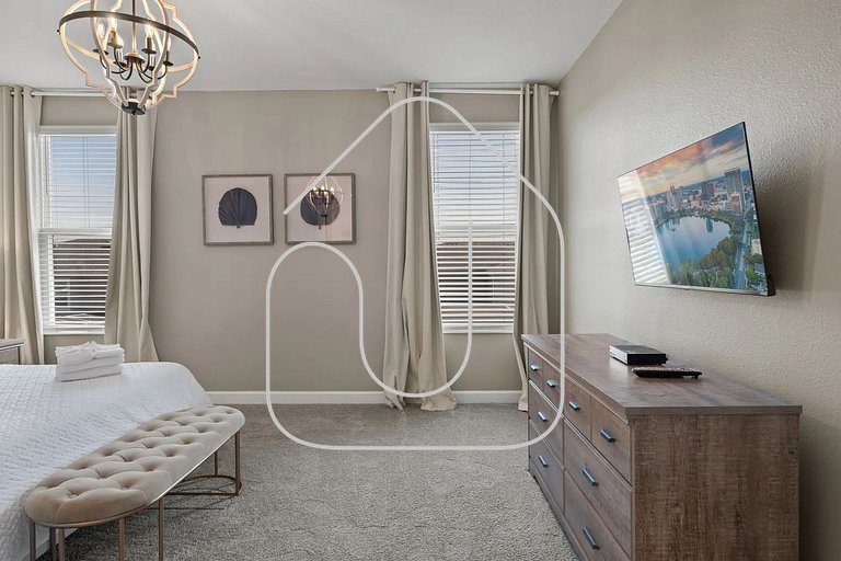 Luxury & Fun: 6-Bedroom Home in Champions Gate