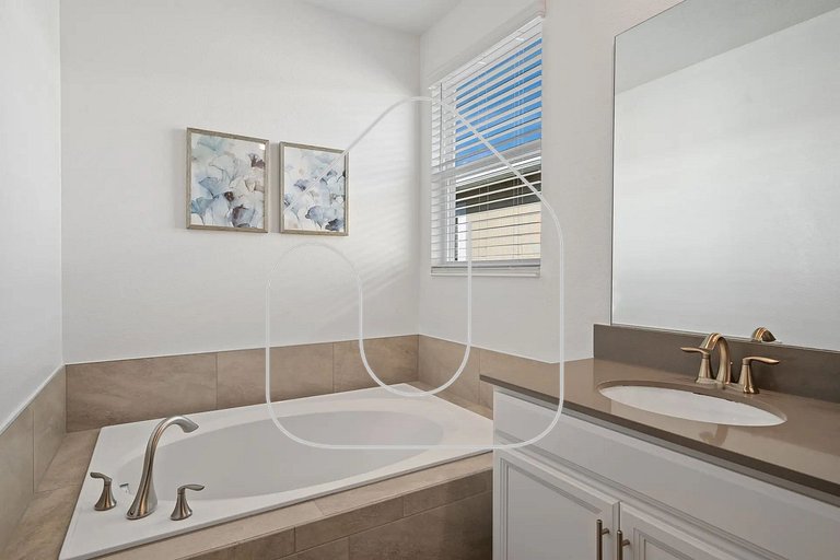 Luxury & Fun: 6-Bedroom Home in Champions Gate