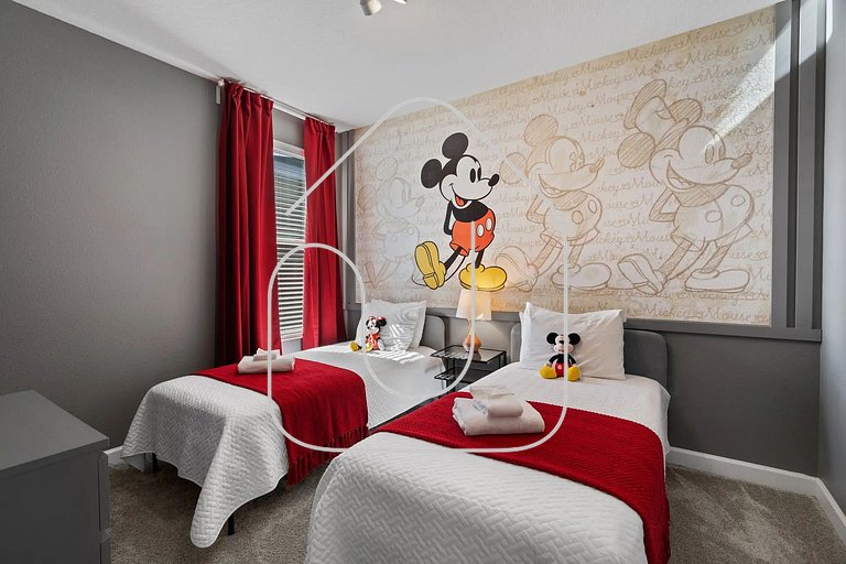 Luxo e Diversão: Casa 6 Quartos no Champions Gate