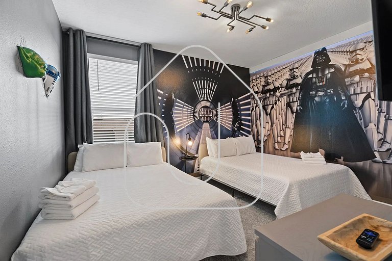 Luxury & Fun: 6-Bedroom Home in Champions Gate