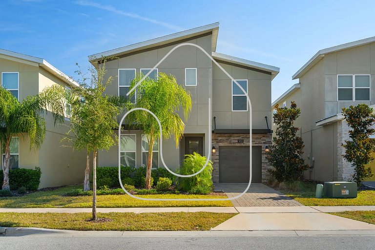 Luxury & Fun: 6-Bedroom Home in Champions Gate