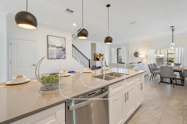 Premium Storey Lake Home – 5BR/Pool