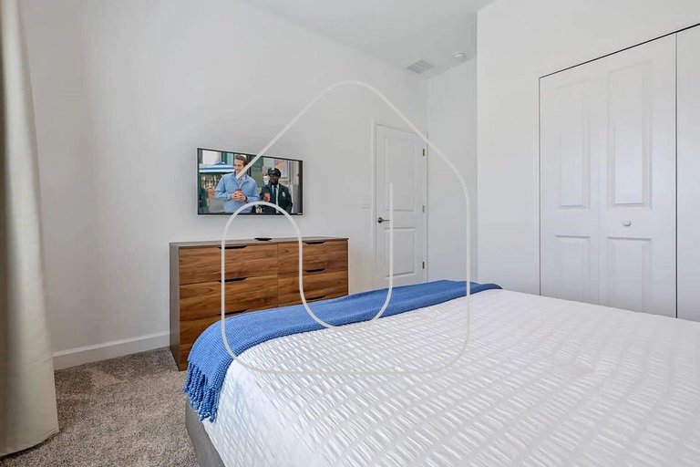 Premium Storey Lake Home – 5BR/Pool