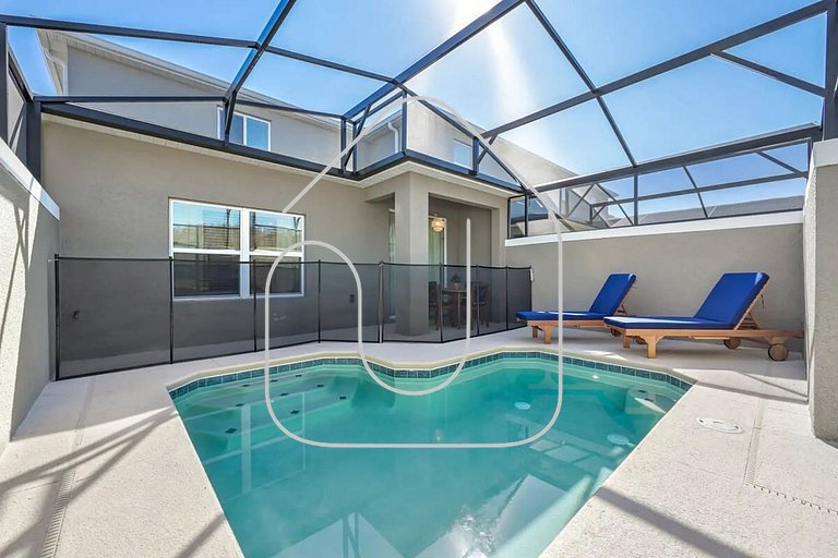 Premium Storey Lake Home – 5BR/Pool