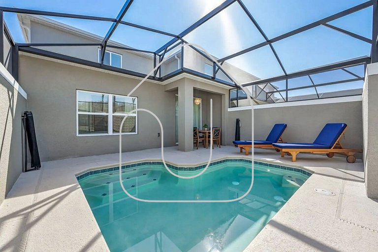 Premium Storey Lake Home – 5BR/Pool