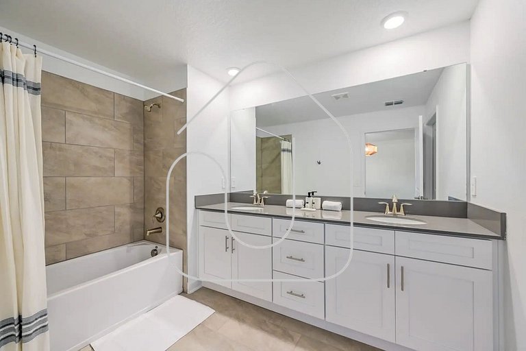 Premium Storey Lake Home – 5BR/Pool