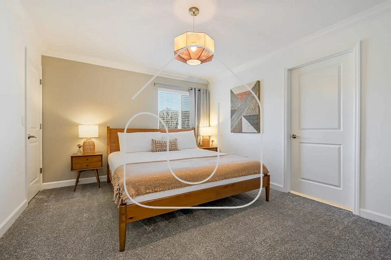 Premium Storey Lake Home – 5BR/Pool