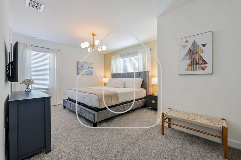 Premium Storey Lake Home – 5BR/Pool