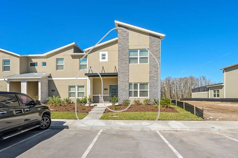 Premium Storey Lake Home – 5BR/Pool