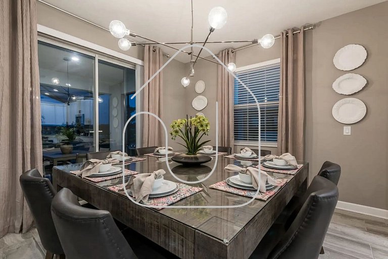 Luxury 6-Bedroom Retreat w/ Heatable Pool