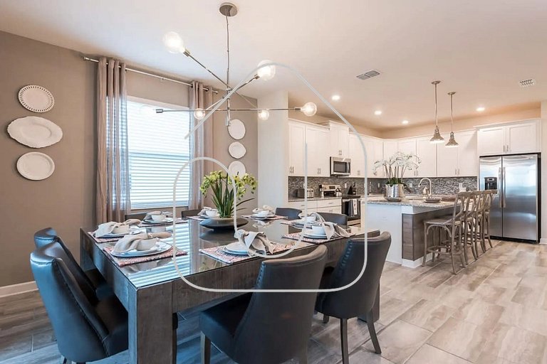 Luxury 6-Bedroom Retreat w/ Heatable Pool