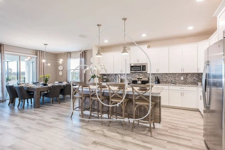 Luxury 6-Bedroom Retreat w/ Heatable Pool