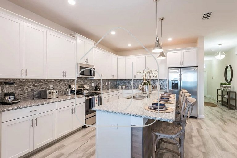 Luxury 6-Bedroom Retreat w/ Heatable Pool