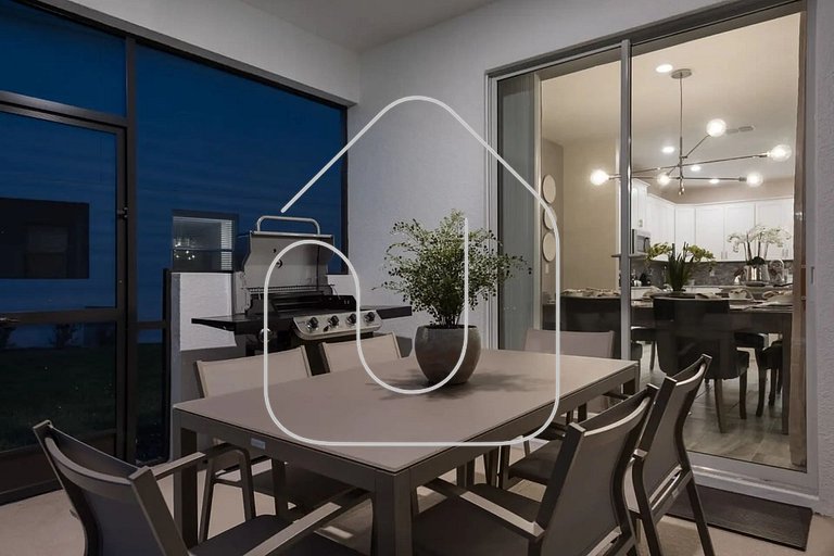 Luxury 6-Bedroom Retreat w/ Heatable Pool