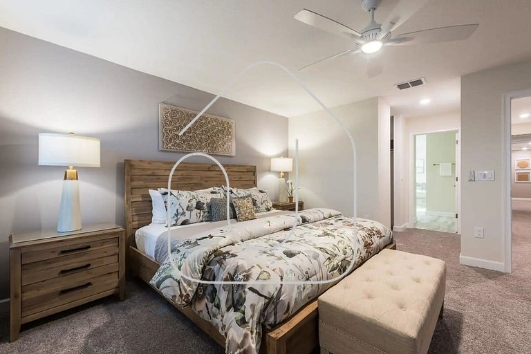 Luxury 6-Bedroom Retreat w/ Heatable Pool