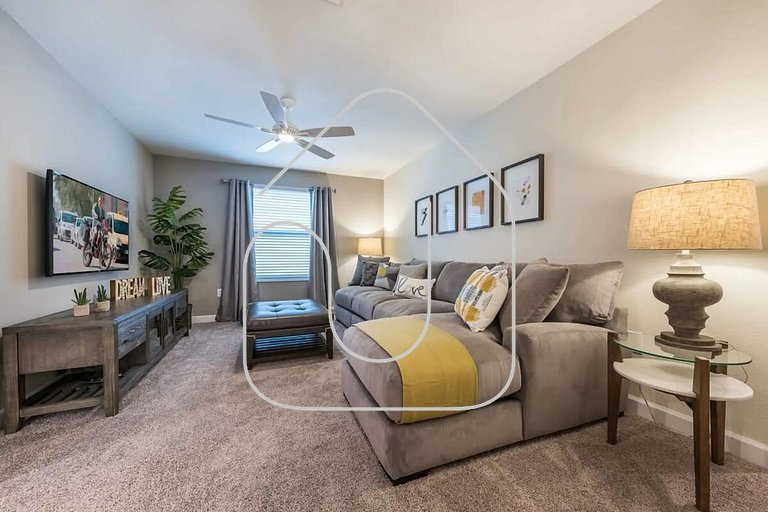 Luxury 6-Bedroom Retreat w/ Heatable Pool