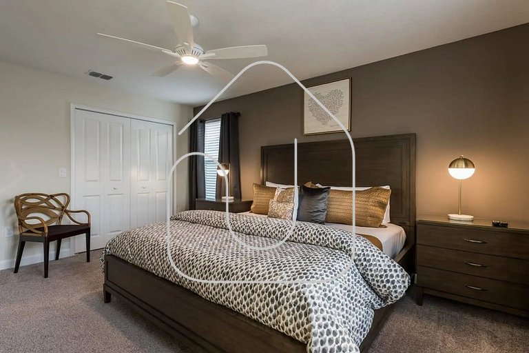 Luxury 6-Bedroom Retreat w/ Heatable Pool