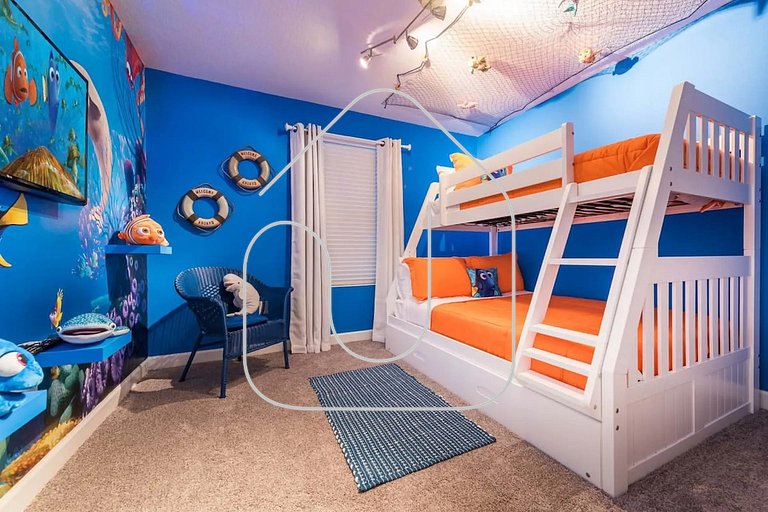 Luxury 6-Bedroom Retreat w/ Heatable Pool