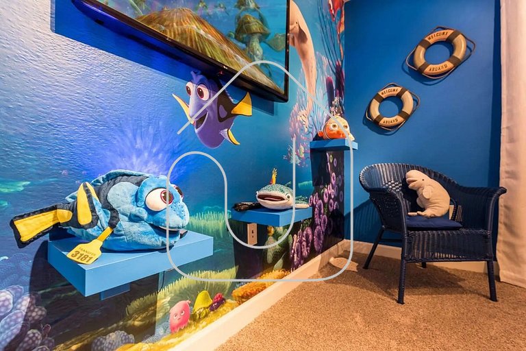 Luxury 6-Bedroom Retreat w/ Heatable Pool