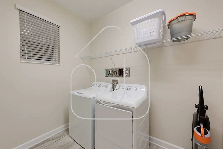 Luxury 6-Bedroom Retreat w/ Heatable Pool