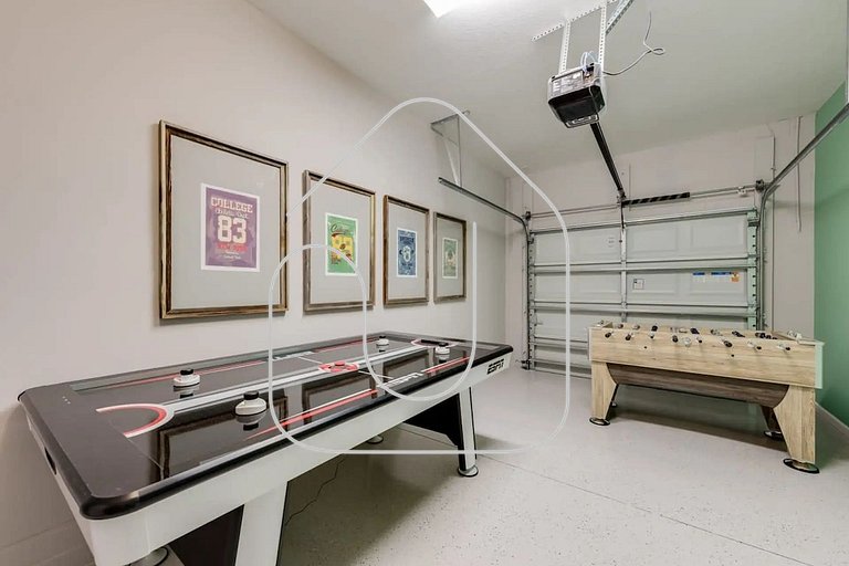 Luxury 6-Bedroom Retreat w/ Heatable Pool