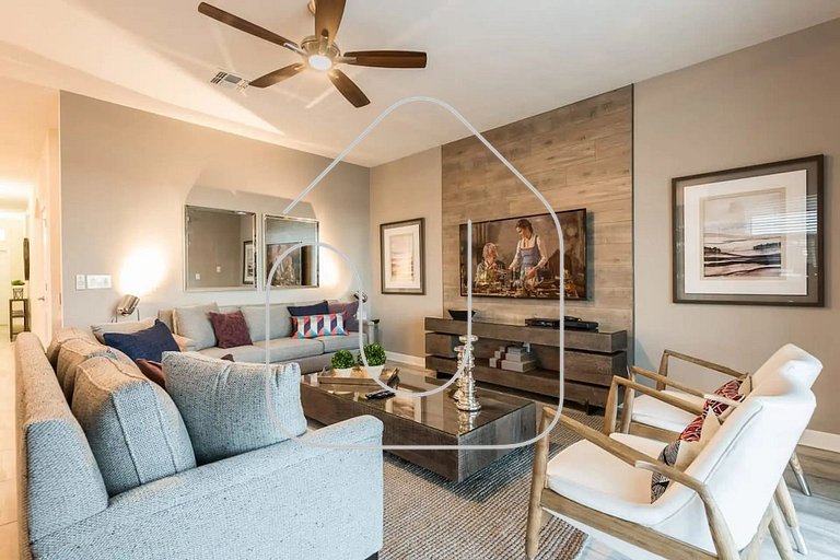 Luxury 6-Bedroom Retreat w/ Heatable Pool