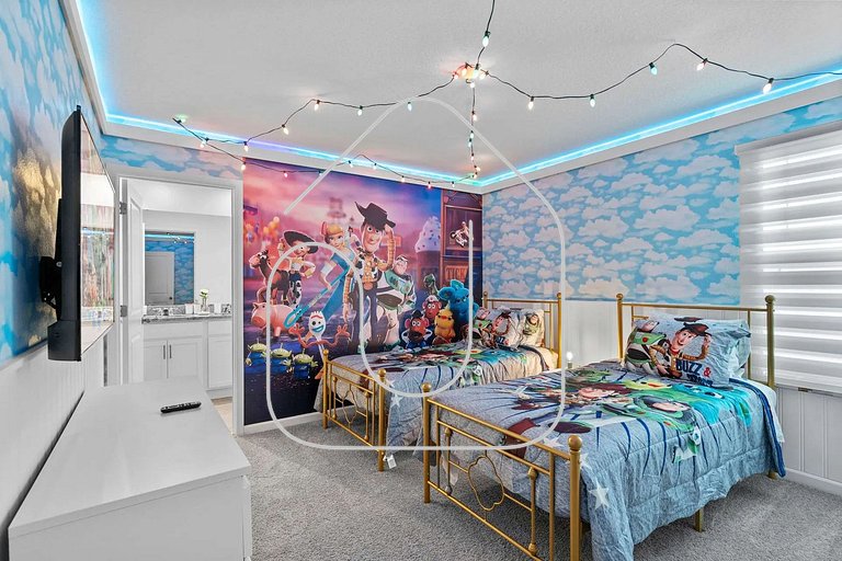 Magical 9BR Retreat w/ Pool & Game Rooms