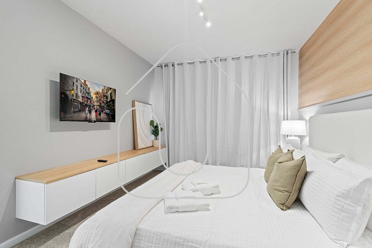 Luxury 5‑Suite Home | Near Epic Universe