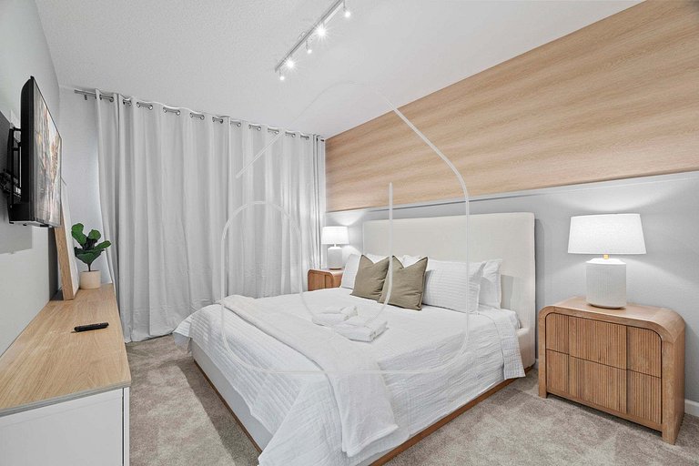 Luxury 5‑Suite Home | Near Epic Universe