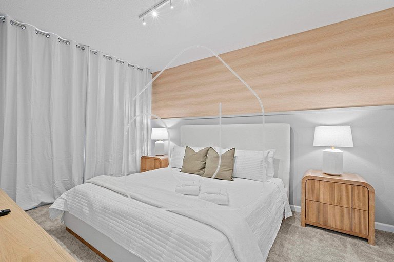 Luxury 5‑Suite Home | Near Epic Universe