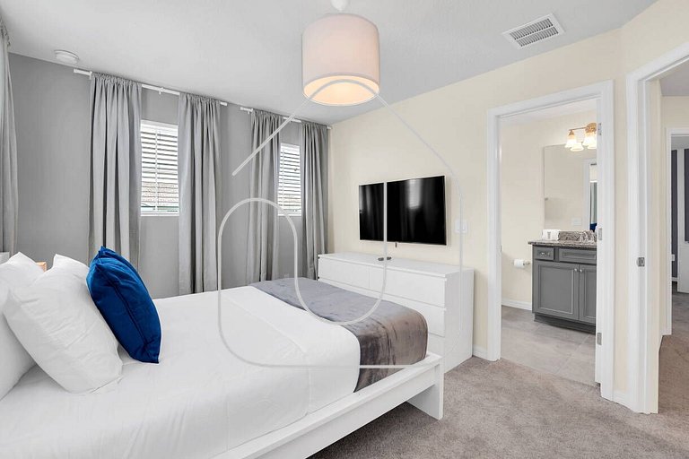 5BR Villa w/ Pool near Disney & Clubhouse