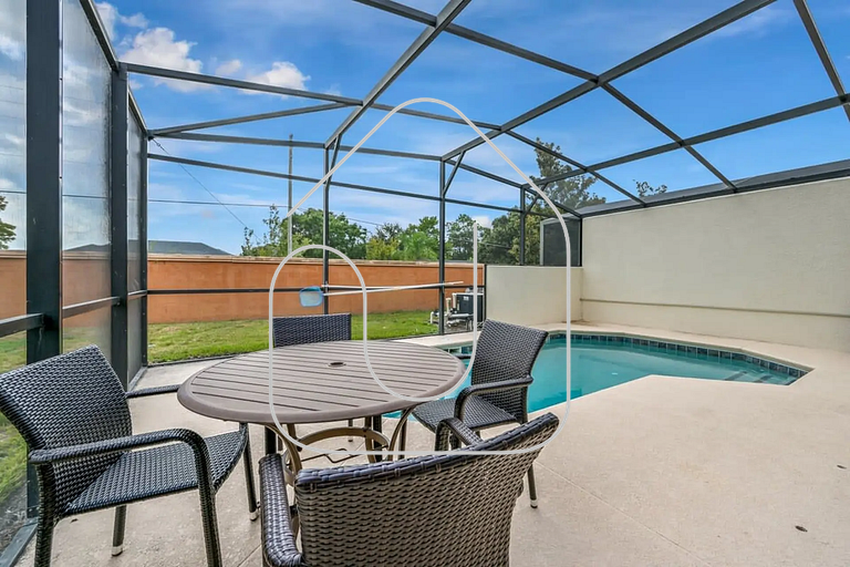 4BR Townhome w/Pool near Disney